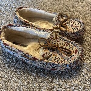 Minnetonka Women's Fur Lined Moccasins Size 8 Padded Slippers 44101 Wide